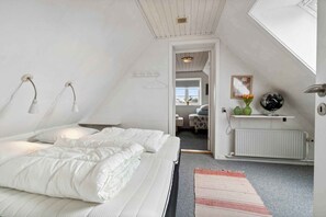 2 bedrooms, free WiFi - Modern house with space for relaxation (Aakirkeby)