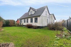 Exterior - Modern house with space for relaxation (Aakirkeby)