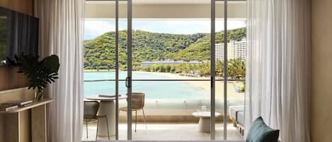 The Sundays Balcony room | Minibar, free cribs/infant beds, free WiFi, bed sheets