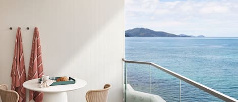 스탠다드 더블룸, 부분 바다 전망 | 미니바, 무료 유아용 침대, 무료 WiFi, 침대 시트