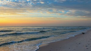 A beach with waves, a clear sky, and a distant horizon. - LUXE: Home w/ 3 Kings, Pool & Spa, Bikes, BBQ (Naples)