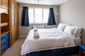 1 bedroom, bed sheets