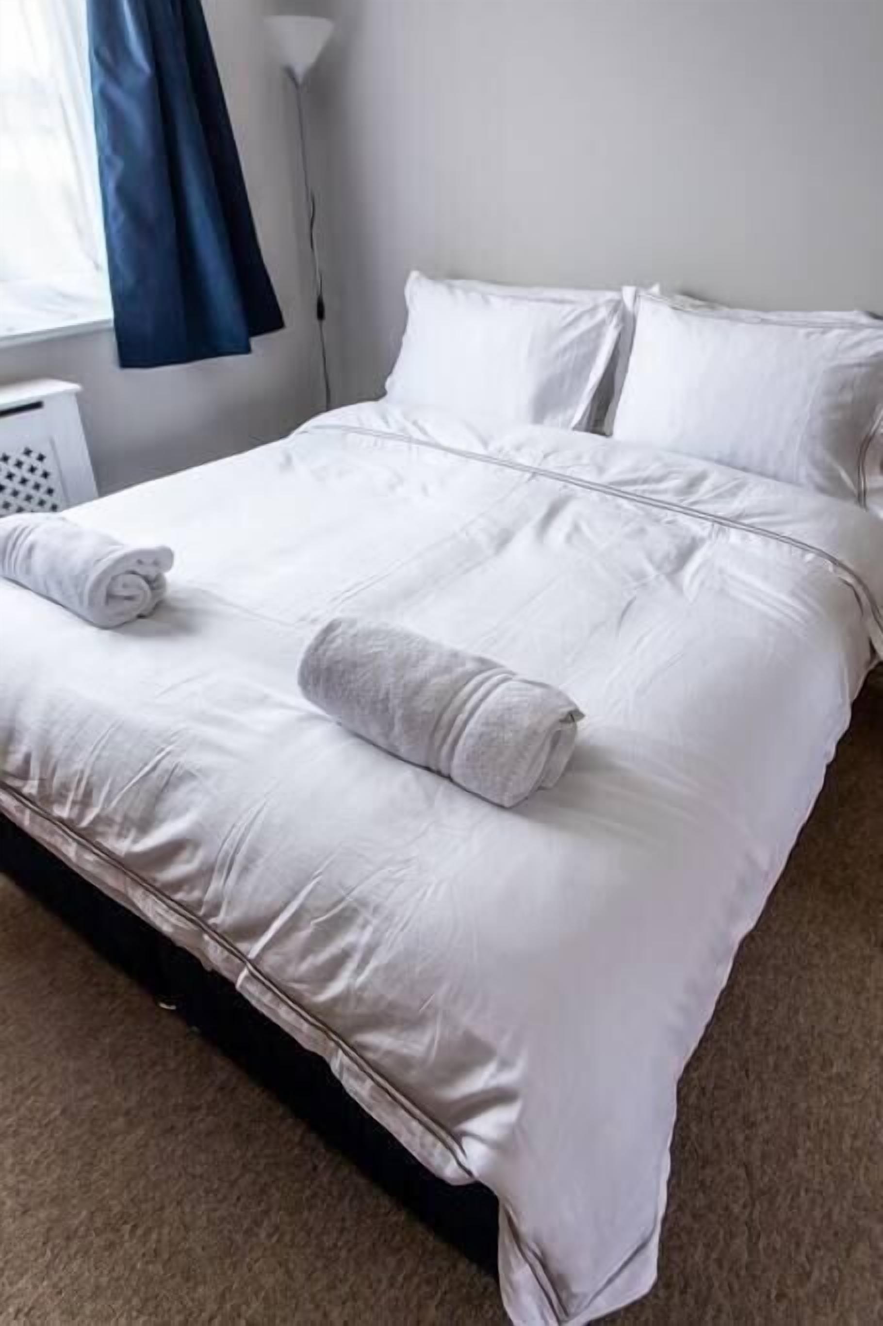 1 bedroom, bed sheets