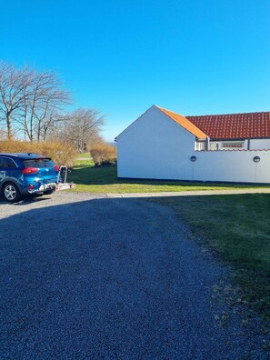 Property grounds - Lovely holiday home in Allinge for 6 guests (Allinge)