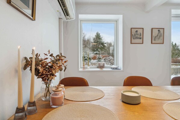Dining - Cosy house near forest (Rønne)
