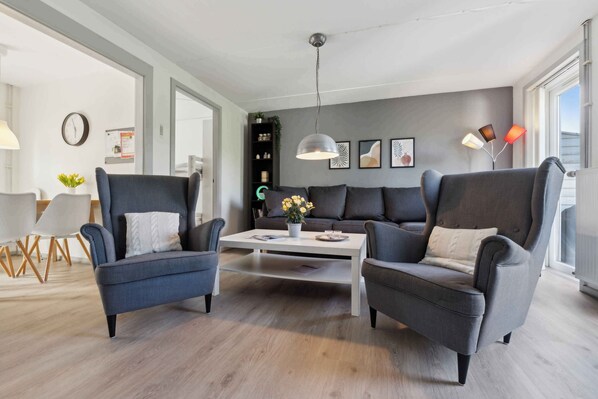 DVD player, ping pong