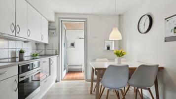 Réfrigérateur, four, plaque de cuisson, lave-vaisselle