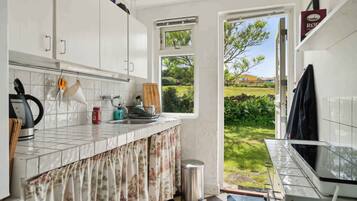 Frigorifero, forno, piano cottura, macchina per tè/caffè