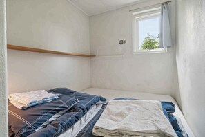 3 bedrooms, iron/ironing board, free WiFi