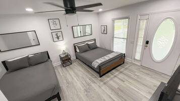 4 bedrooms, free WiFi, bed sheets, wheelchair access