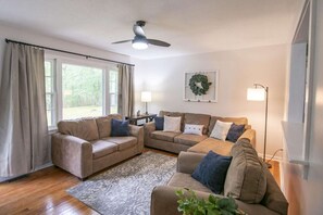 Fernseher, Tischtennisplatte