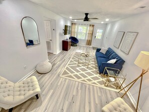 TV - Shea's Chalet - Cozy home in Monteagle, TN (Monteagle)