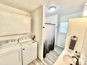 淋浴設備、風筒、提供毛巾