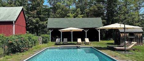 Piscina a l'aire lliure i piscina climatitzada