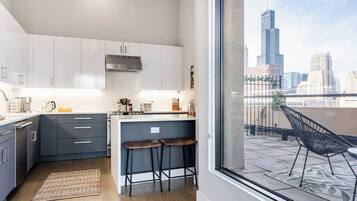 Fridge, microwave, oven, stovetop