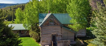 Charming log house in Snowmass with all the amenities.