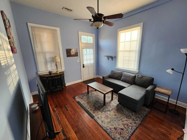 Living area - Cozy St Claude Apartment (New Orleans)