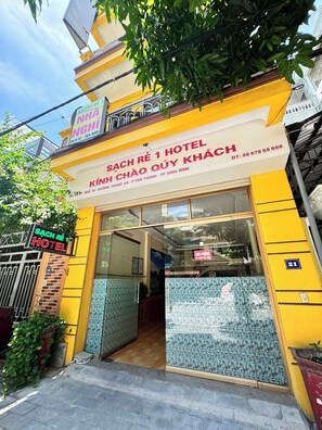 Front of property - Hotel Sach Re 1 (Ninh Binh)