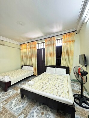 Deluxe Double Room, City View | Desk, laptop workspace, soundproofing, free WiFi - Hotel Sach Re 1 (Ninh Binh)