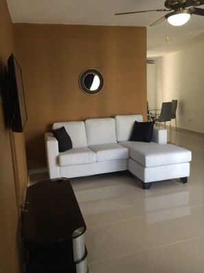 Smart TV, books - 3 bedroom apartment with WiFi, AC Netflix in Santiago (punal)