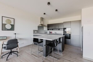 Réfrigérateur, micro-ondes, four, lave-vaisselle