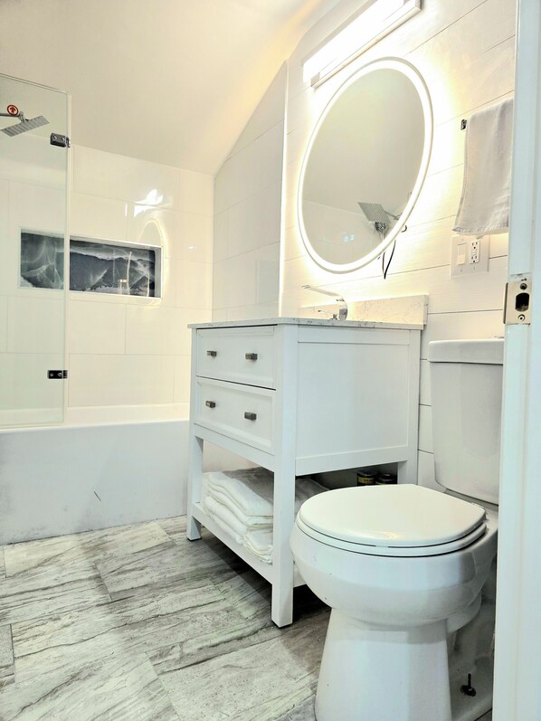 Hair dryer, towels, soap, toilet paper - 3-bedroom house in perfect Springfield with WiFi, AC (Springfield)