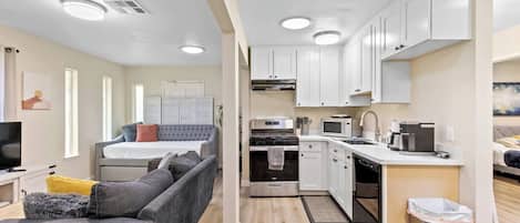 1 chambre, bureau, fer et planche à repasser, Wi-Fi gratuit