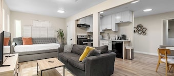 1BR Short Walk to Santana Row