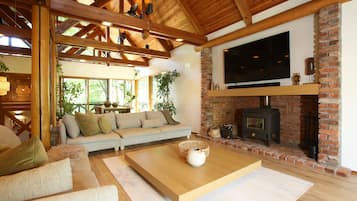 Smart TV 60-inci dengan saluran TV digital