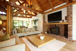 60-inch Smart TV with digital channels - JUMOKU (Hakuba)