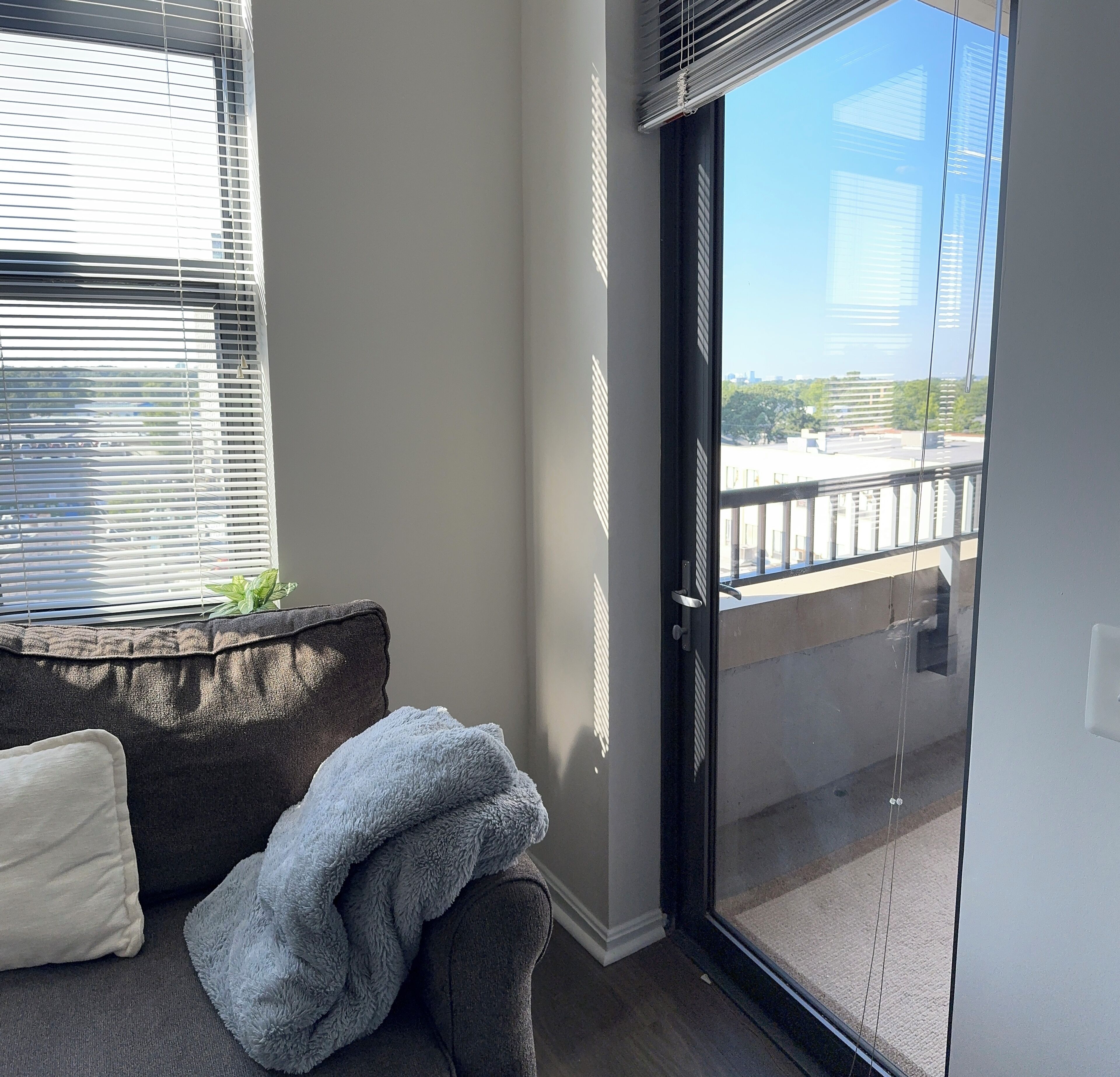 Sunny chic studio apartment w/ balcony 