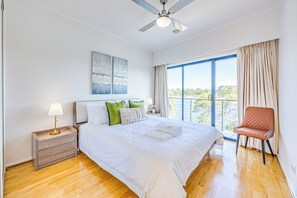 Rumah Eksklusif, pemandangan danau | 6 kamar tidur, tirai kedap cahaya, dan Wi-Fi gratis