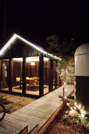 Outdoor dining - The Vagabond (Nestor Falls)