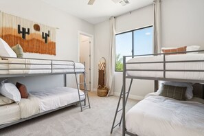 4 Schlafzimmer, Bügeleisen/Bügelbrett, Reisekinderbett, kostenloses WLAN