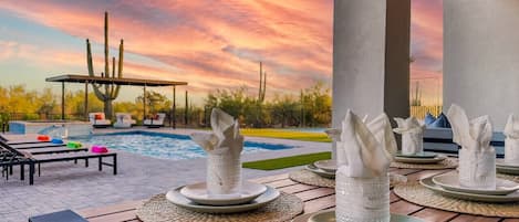 حمّام سباحة خارجي، حمّام سباحة مُدفَّأ