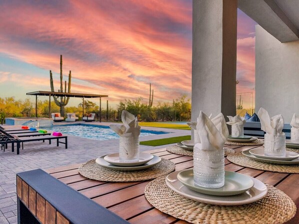 حمّام سباحة خارجي، حمّام سباحة مُدفَّأ