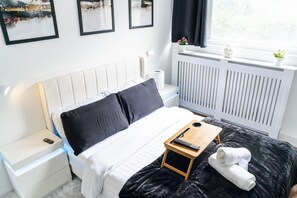 1 bedroom, iron/ironing board, free WiFi, bed sheets - Luxury one bed flat in Greenwich / Charlton  (London)