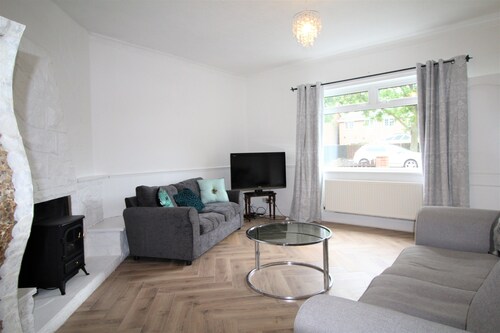 Whitley Bay House Sleeps 6 with Garden