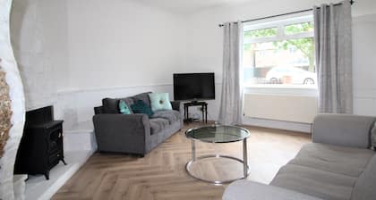Whitley Bay House Sleeps 6 with Garden