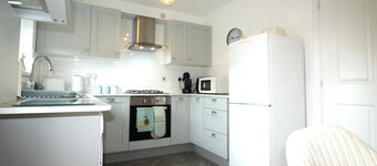 2 Bed House - Large Garden - Pet Friendly