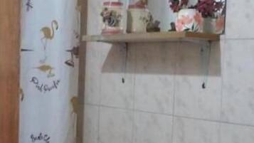 Ducha, bidet, toallas, jabón