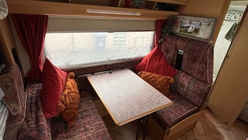 Tv och eldstad