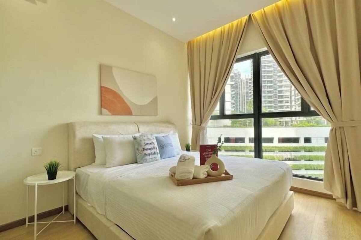 Iron/ironing board, free WiFi, bed sheets