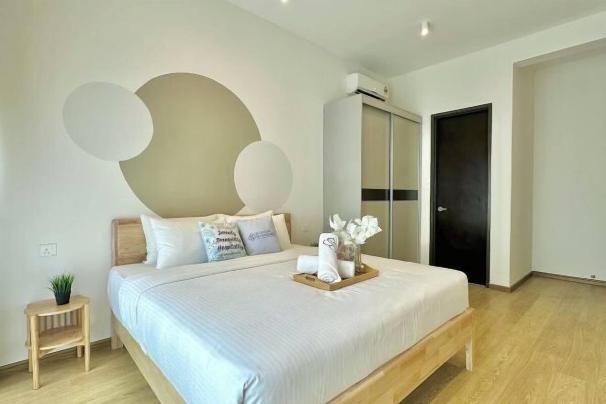 3 bedrooms, iron/ironing board, free WiFi, bed sheets