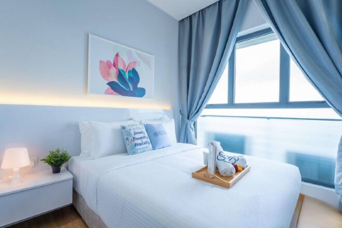 Iron/ironing board, free WiFi, bed sheets