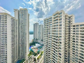 Balcony view - Country Garden Danga Bay Sea View Homestay by Stayrene (Johor Bahru)