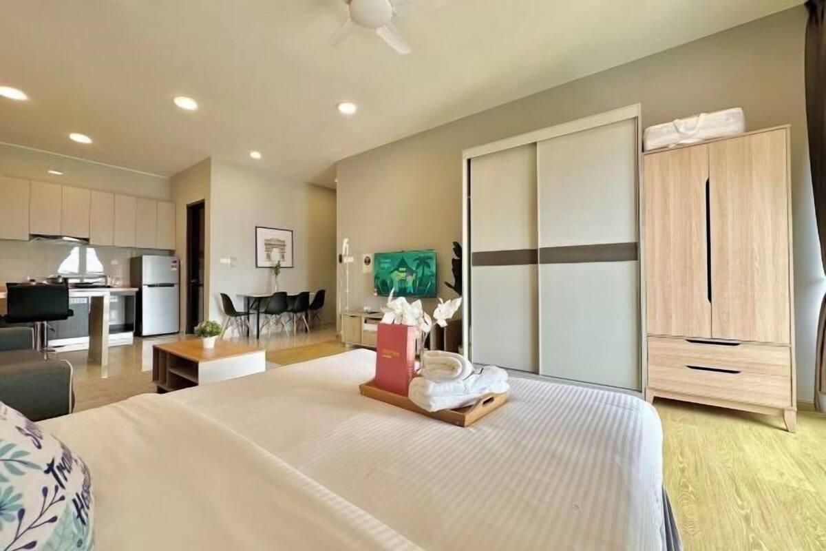 3 bedrooms, iron/ironing board, free WiFi, bed sheets