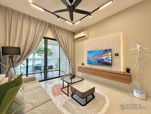 Design Apartment, 3 Bedrooms, Balcony, Sea View | Living area