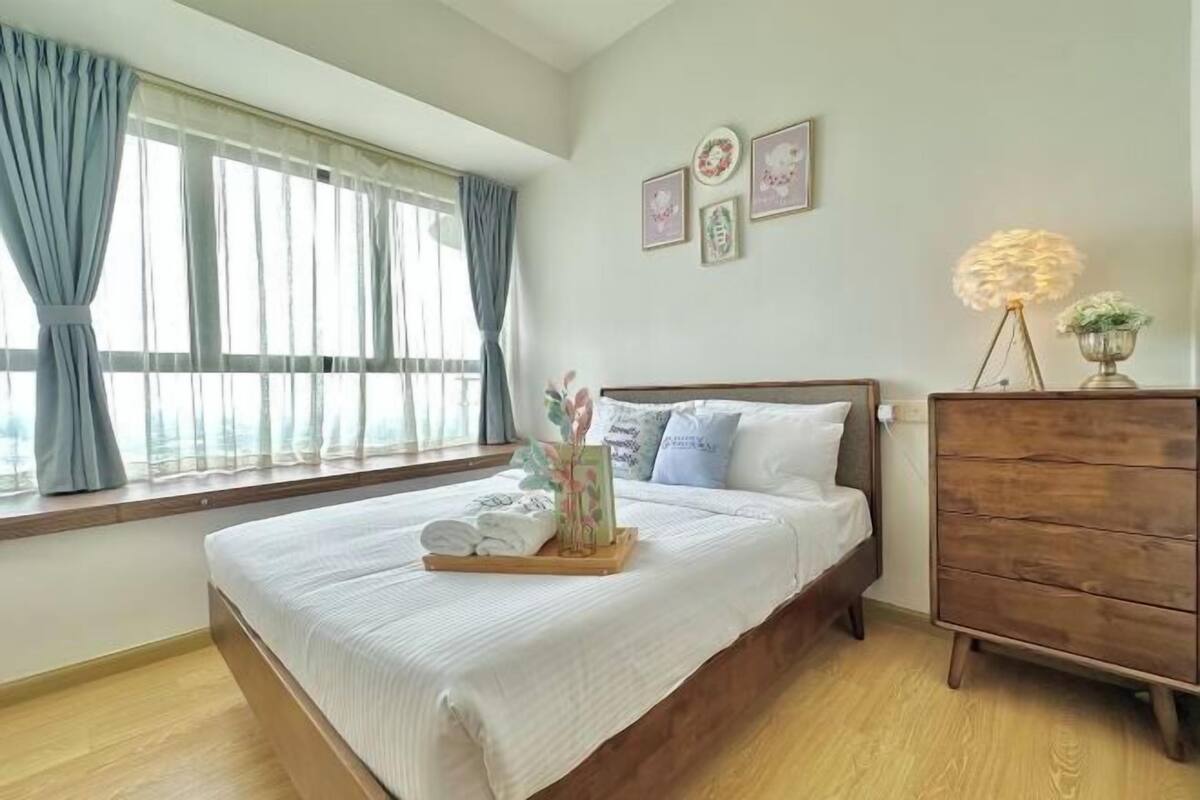 3 bedrooms, iron/ironing board, free WiFi, bed sheets