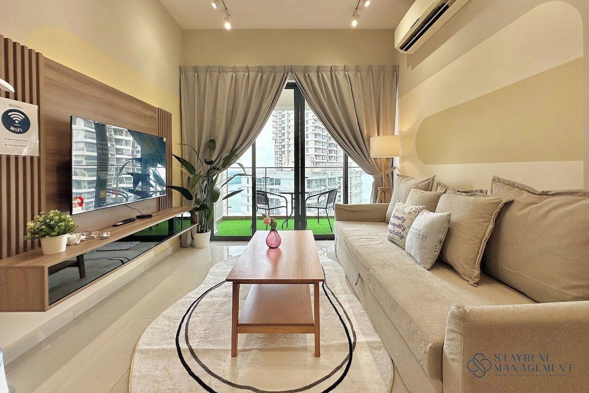 Comfort Apartment, Multiple Beds, Sea View | Living area | 40-inch Smart TV with digital channels, Netflix, streaming services